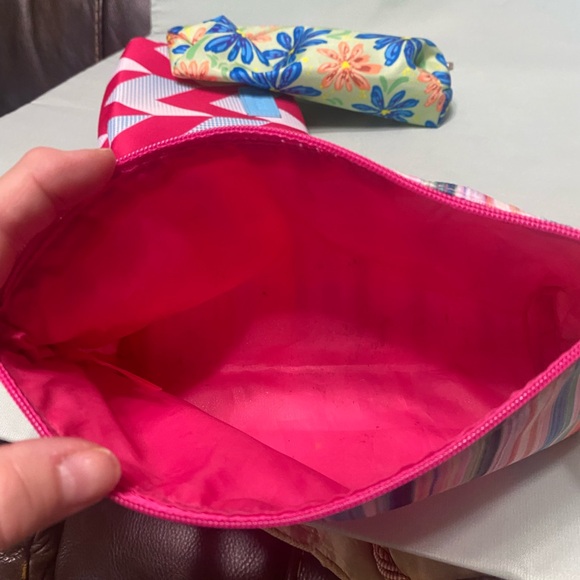 Clinique Cosmetic Bags (3) - Picture 7 of 8